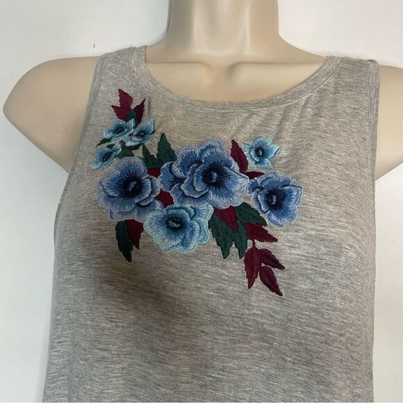 American Eagle outfitters soft and sexy line gray tank embroidered floral (xs) - Picture 2 of 8